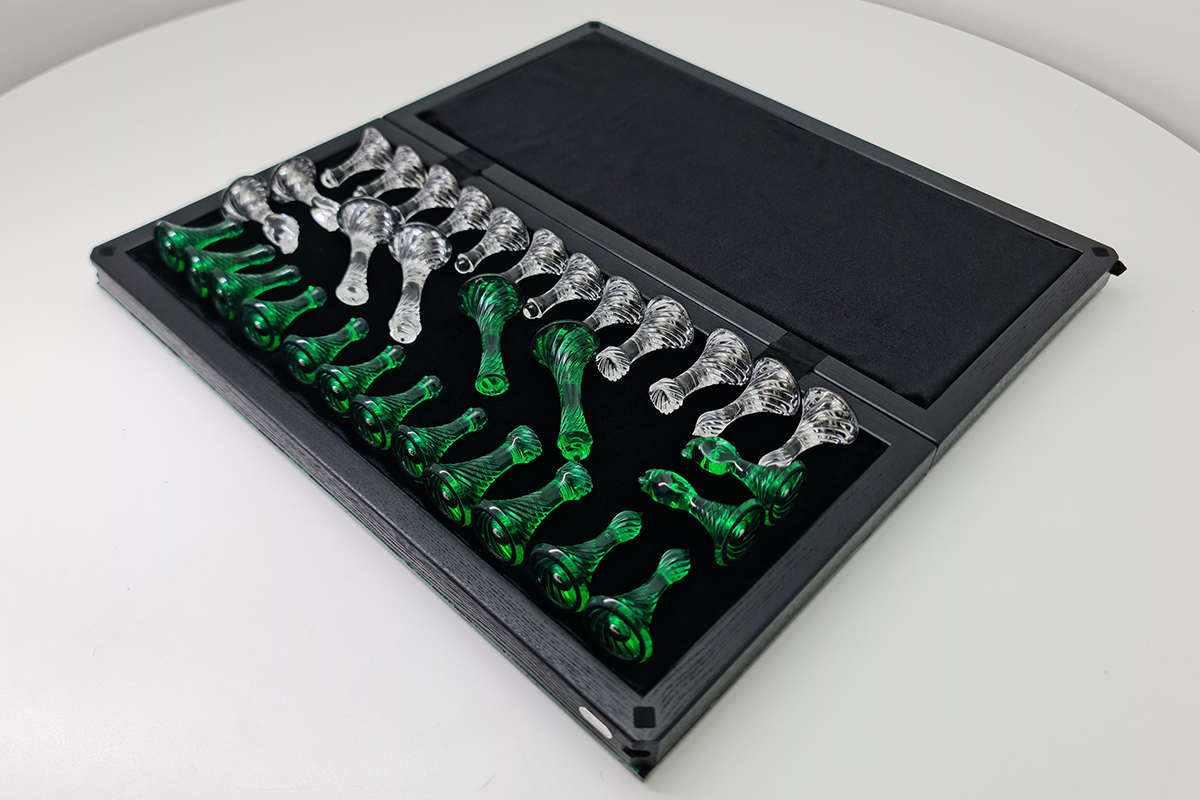 Échecs exclusif : "Jad Impérial" – Échecs Vert & Transparent en verre trempé, 50x50 cm