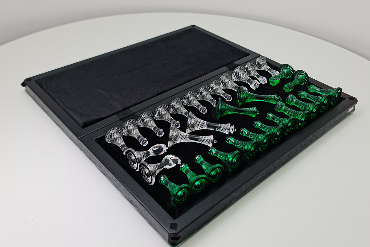 Échecs exclusif : "Jad Impérial" – Échecs Vert & Transparent en verre trempé, 50x50 cm
