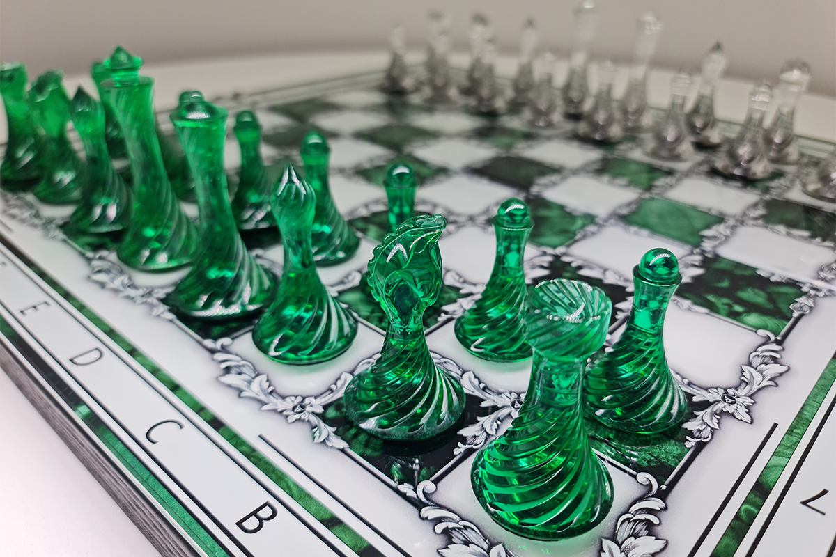 Échecs exclusif : "Jad Impérial" – Échecs Vert & Transparent en verre trempé, 50x50 cm