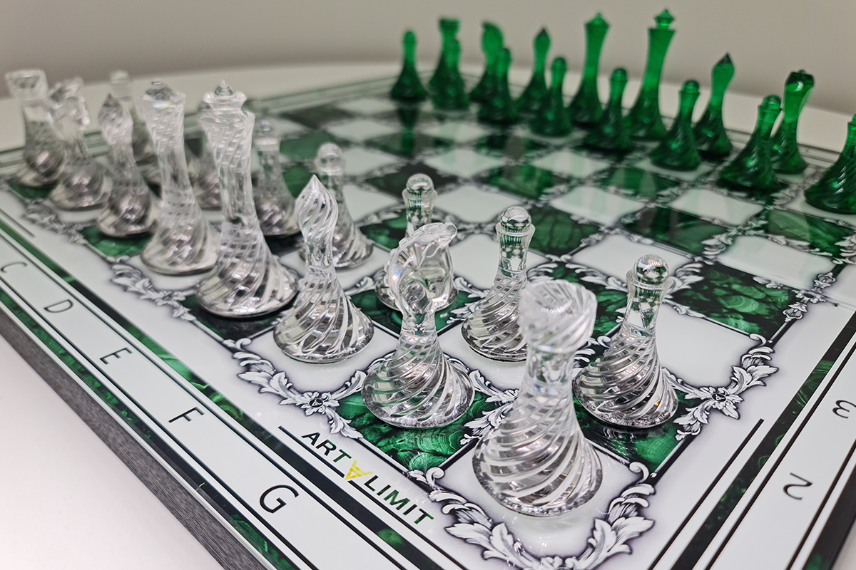 Échecs exclusif : "Jad Impérial" – Échecs Vert & Transparent en verre trempé, 50x50 cm