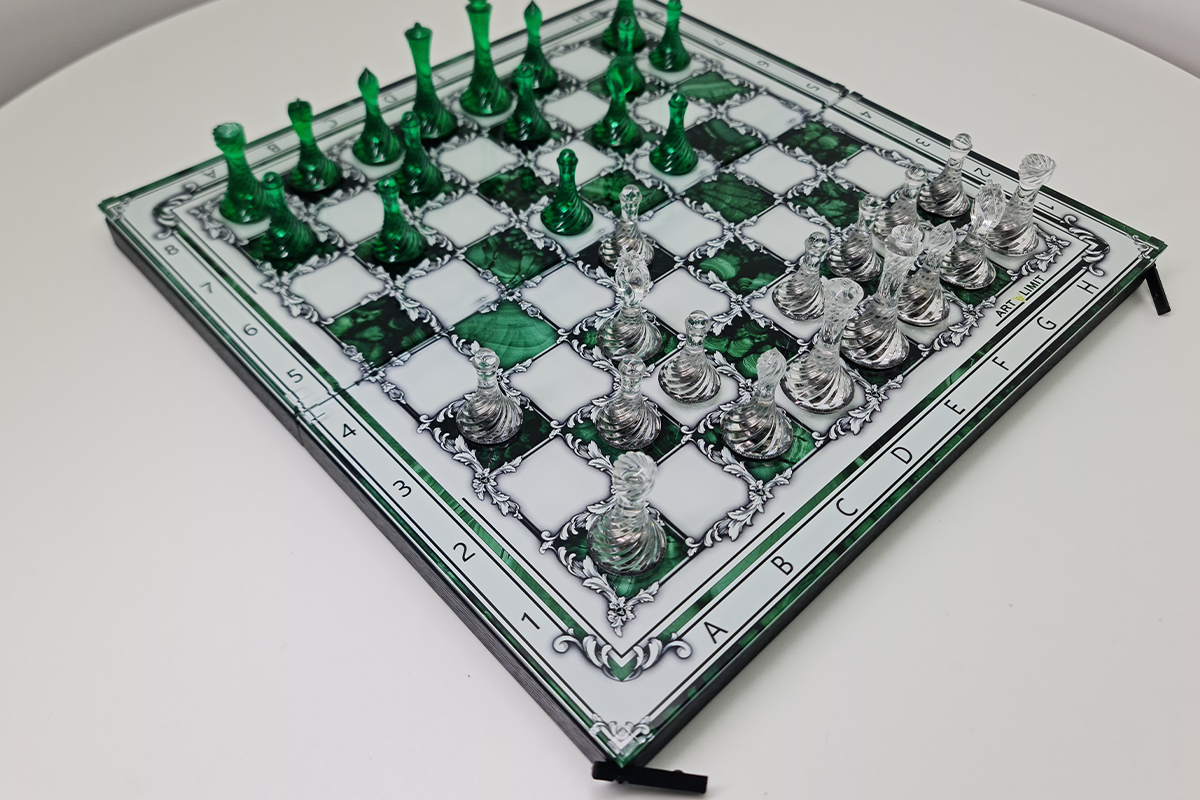 Échecs exclusif : "Jad Impérial" – Échecs Vert & Transparent en verre trempé, 50x50 cm