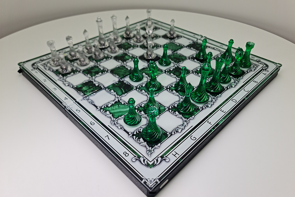 Échecs exclusif : "Jad Impérial" – Échecs Vert & Transparent en verre trempé, 50x50 cm