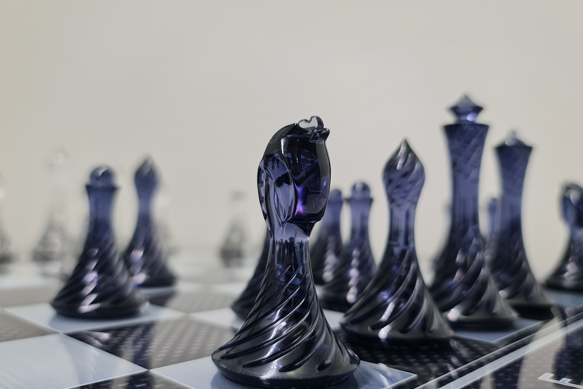 Échecs exclusif : "L'Élégance Spirale" – Échecs en verre trempé, 50x50 cm