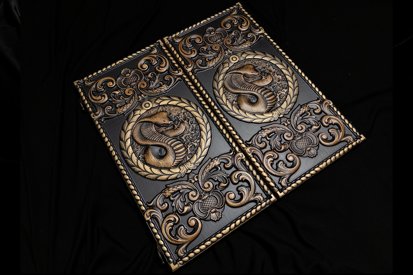Blason du Cobra 50×50 cm en frêne