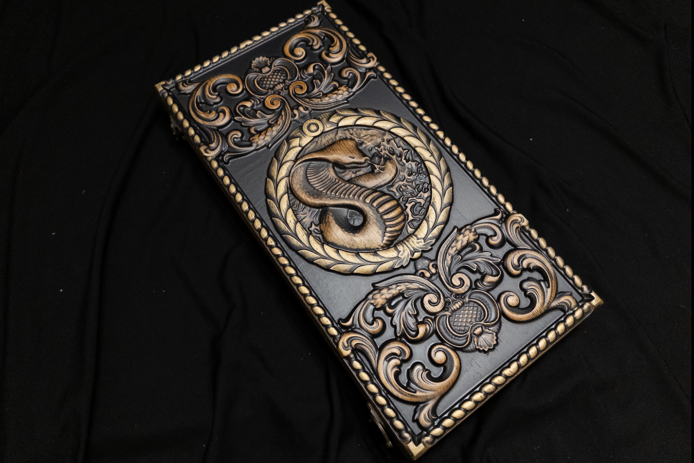 Blason du Cobra 50×50 cm en frêne