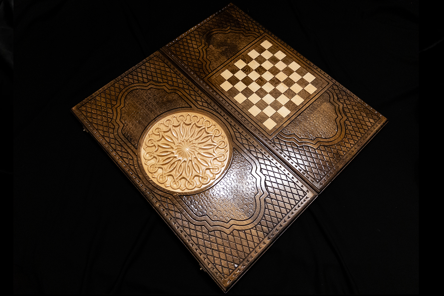 Talismanul lui Decebal de Aur – Ensemble (Table + Dames), 60×60 cm, bois de hêtre