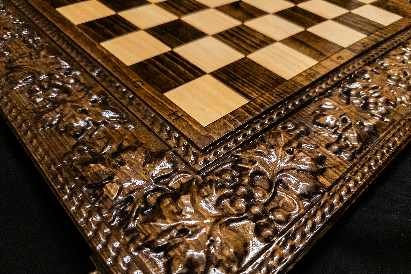 Ensemble 3-en-1 « Vigne » : échecs, backgammon, dames (60×60 cm)