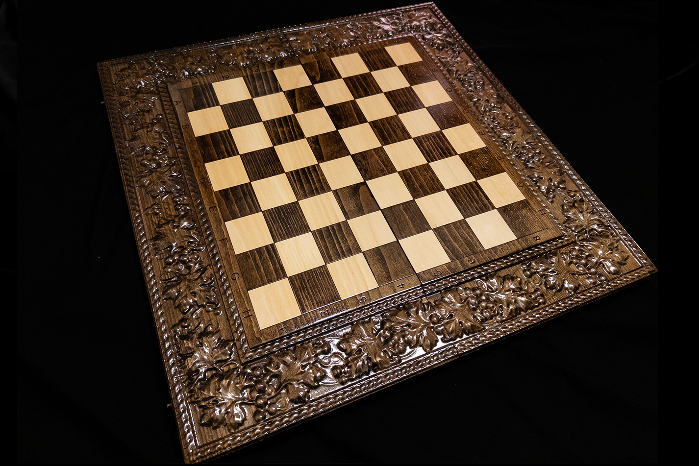 Ensemble 3-en-1 « Vigne » : échecs, backgammon, dames (60×60 cm)