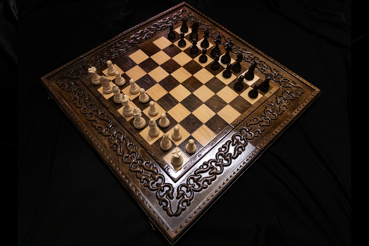 Ensemble "L'Héritage de Burebista" 3-en-1 Échecs, Backgammon, Dames 60×60 cm