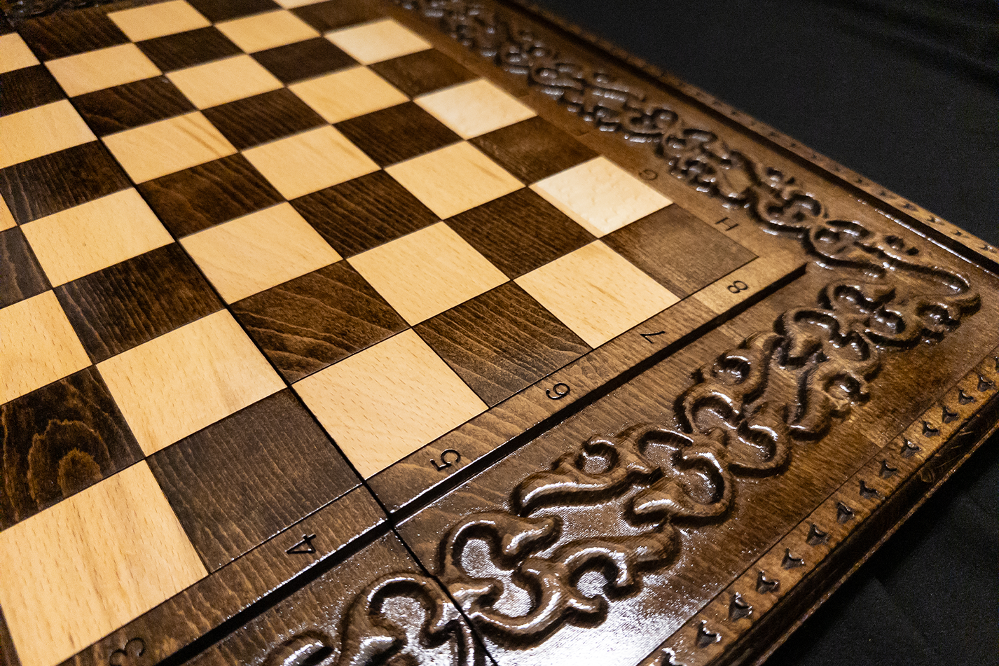 Ensemble "L'Héritage de Burebista" 3-en-1 Échecs, Backgammon, Dames 60×60 cm