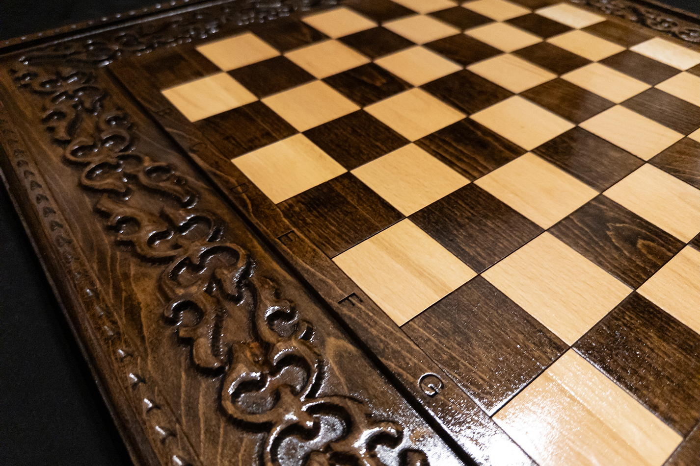 Ensemble "L'Héritage de Burebista" 3-en-1 Échecs, Backgammon, Dames 60×60 cm