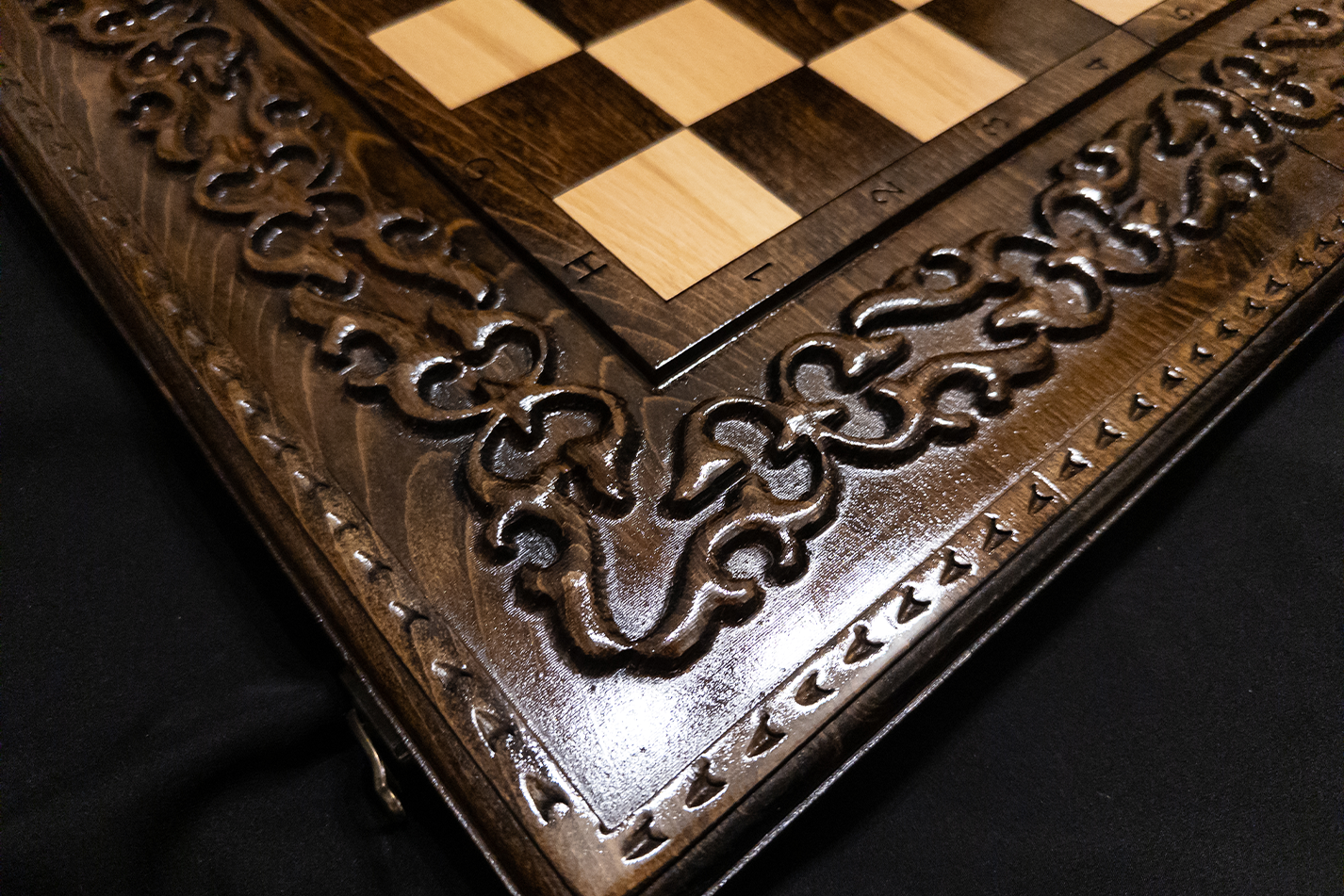 Ensemble "L'Héritage de Burebista" 3-en-1 Échecs, Backgammon, Dames 60×60 cm