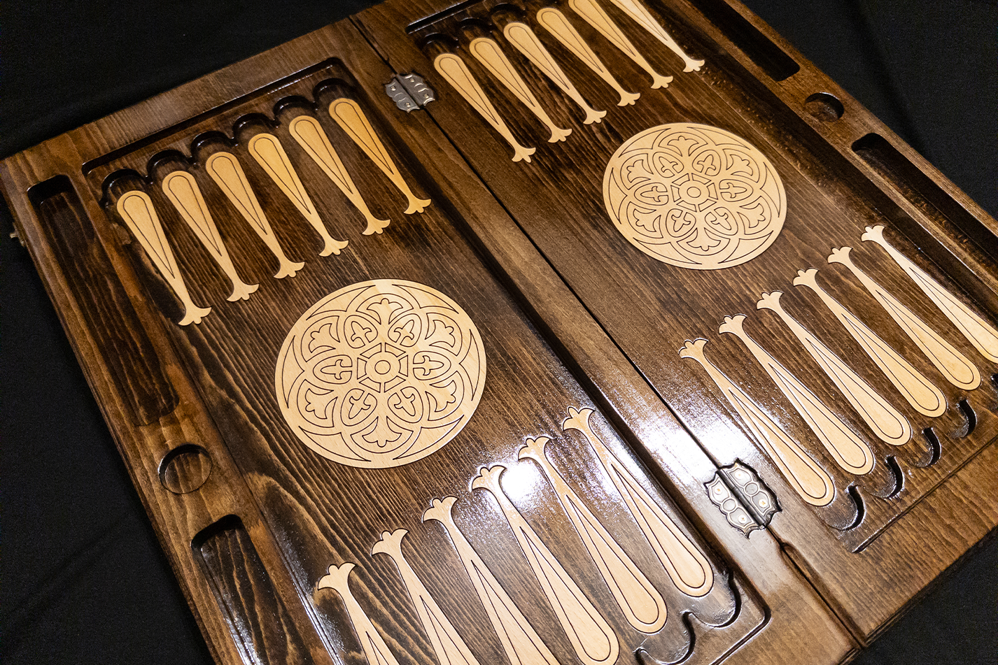 Ensemble "Maîtrise du Tressage" 3-en-1 Échecs, Backgammon, Dames 60×60 cm