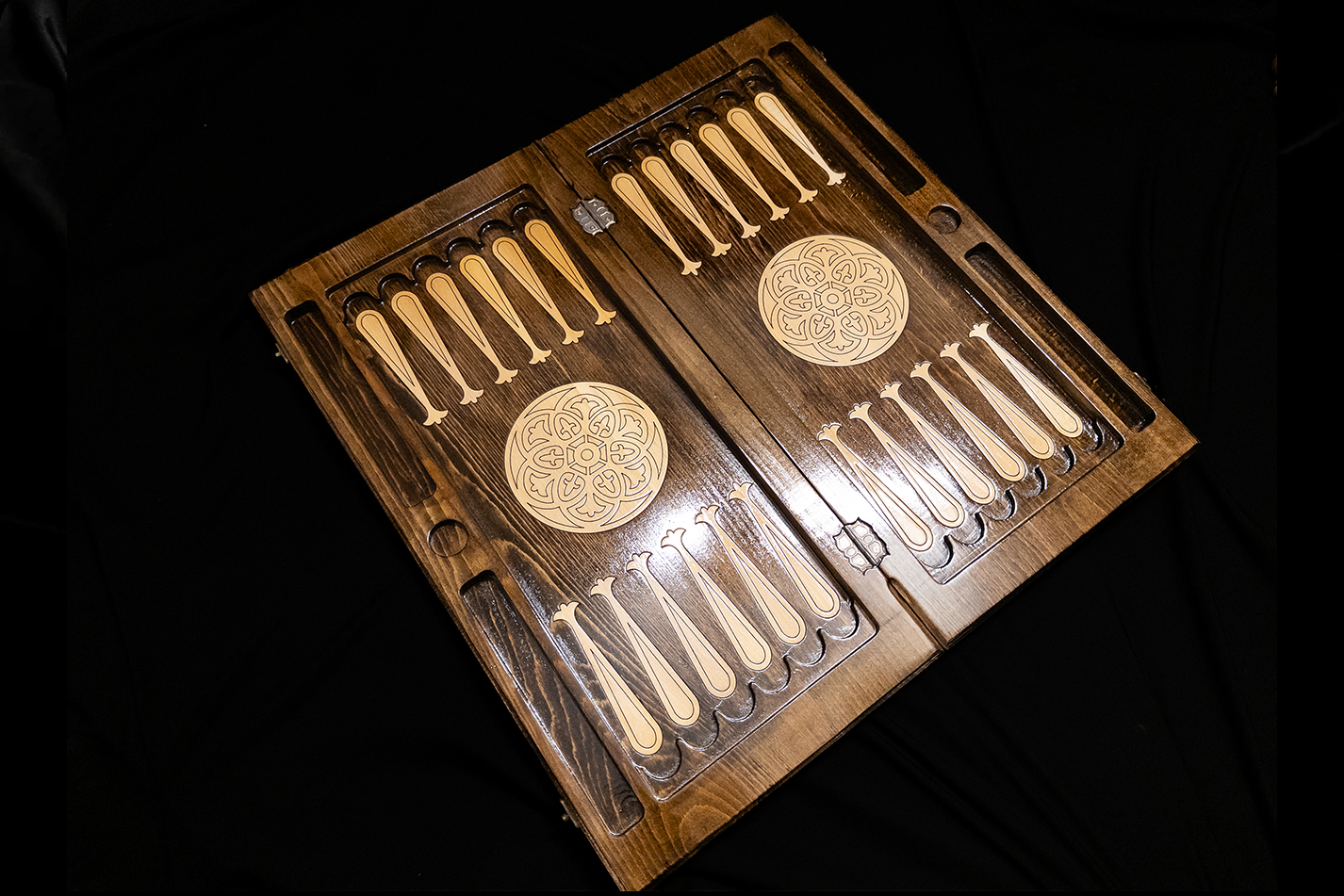 Ensemble "Maîtrise du Tressage" 3-en-1 Échecs, Backgammon, Dames 60×60 cm