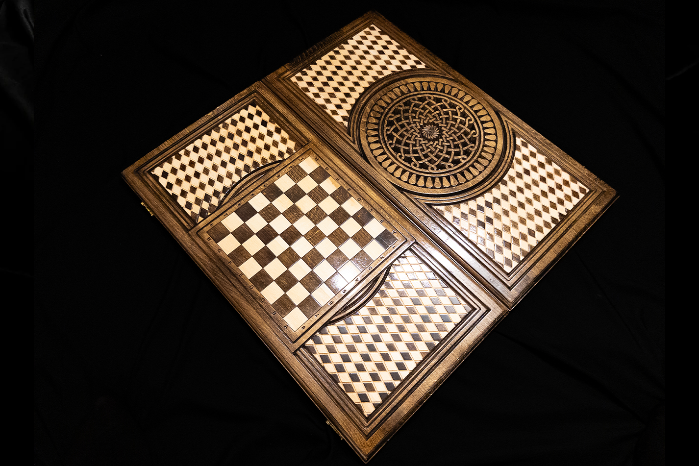 Ornement antique 2 en 1. 60x60 cm.