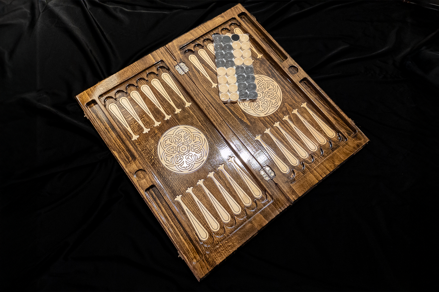 Ensemble 3-en-1 « Vigne » : échecs, backgammon, dames (60×60 cm)