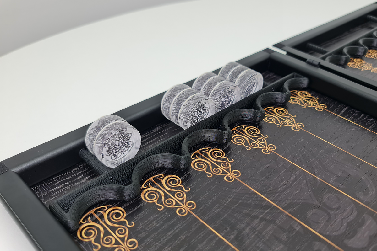 Exclusif : « Ornamental Royal » en placage de chêne