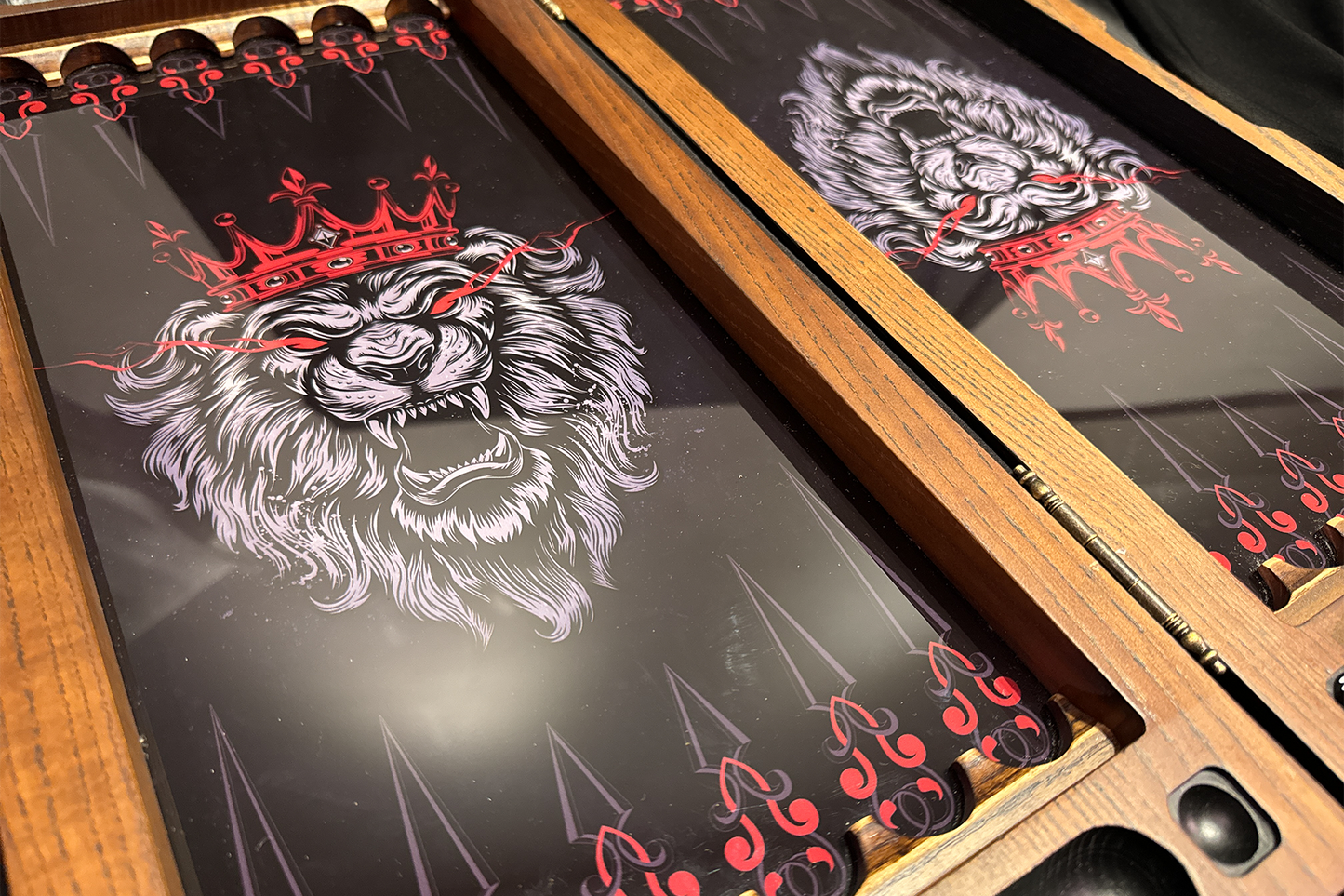 Exclusiv : Set de table en verre trempé "Le roi des animaux" 50x50 cm