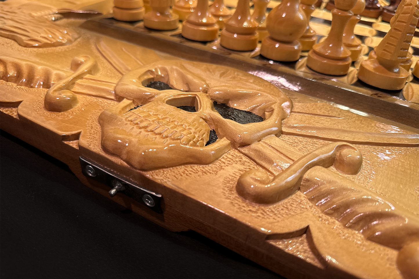 Exclusif : Jeu de backgammon, d'échecs et de dames 3 en 1 "Odihna Piratului" 70x70 cm