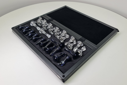 Exklusives Schach: "Die Spiral-Eleganz" – Schach aus Sicherheitsglas, 50x50 cm