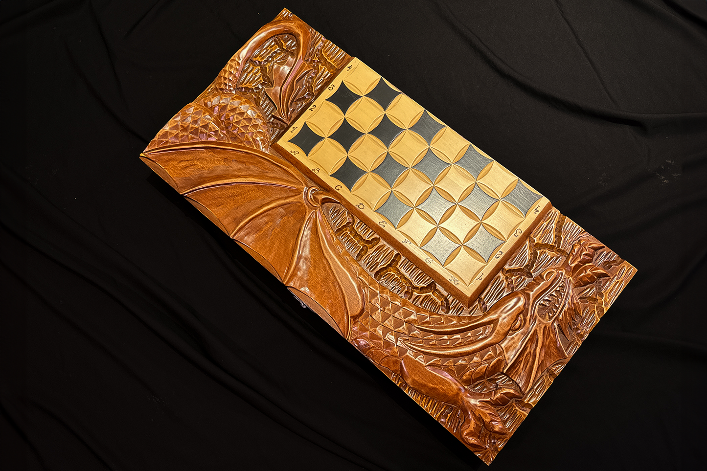 Exklusiv: Backgammon-, Schach- und Dame-Set 3 in 1 „Battle of the Legends“ 70x70 cm