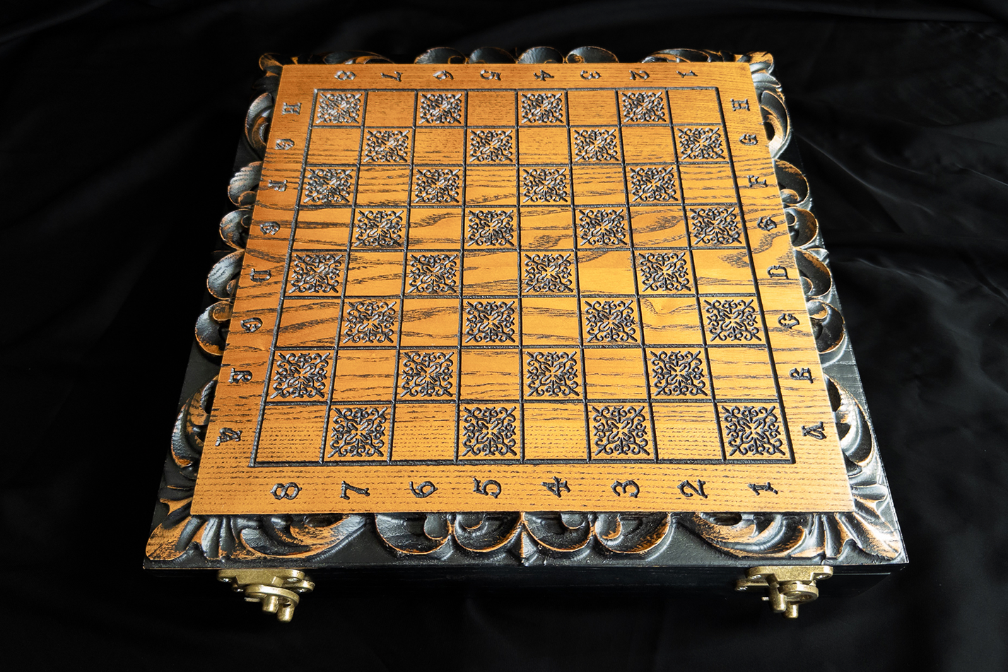 Scorpio chess set